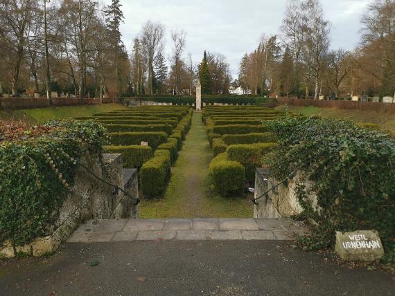 Urn grove