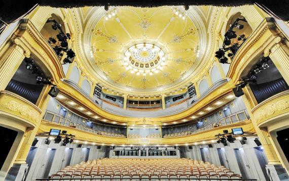Großes Haus – Blick in den Saal