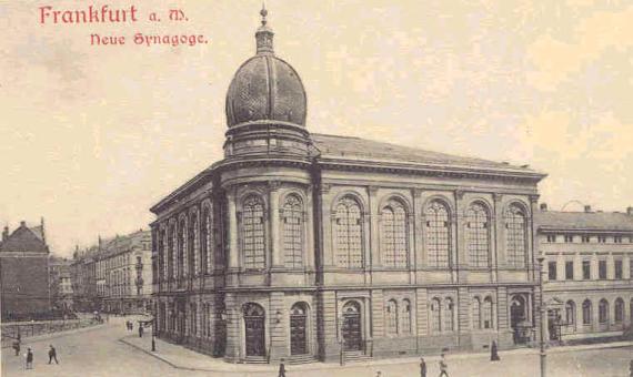 Die Börneplatzsynagoge vom Börneplatz aus gesehen, ca. 1890. Rechts das Nebengebäude, in dem der Rabbiner wohnte.