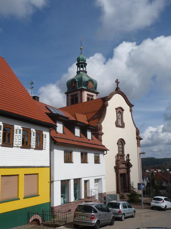 Alte Marktstraße mit Kirche St. Maria