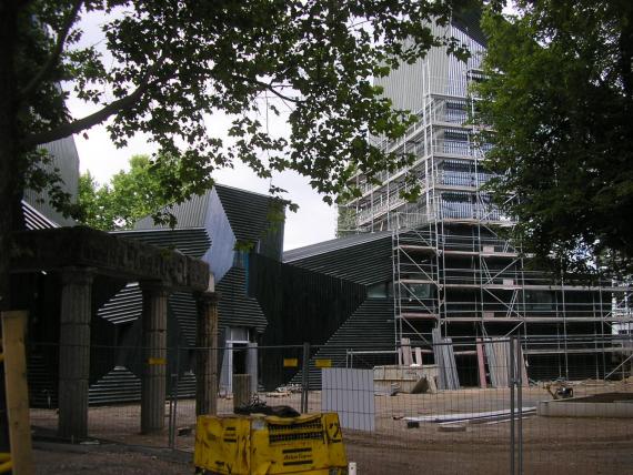 Die Neue Synagoge kurz vor ihrer Fertigstellung