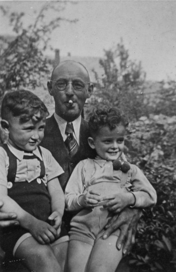 Otto Spanier with William Salomon Frank (right) Manfred Tworoger (left) around 1940, Aschersleben