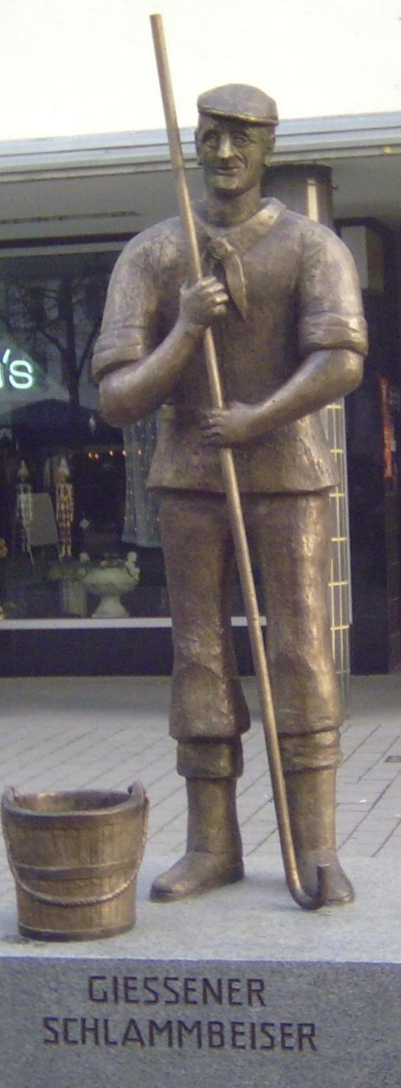 Monument to the historic Giessen mudbeater