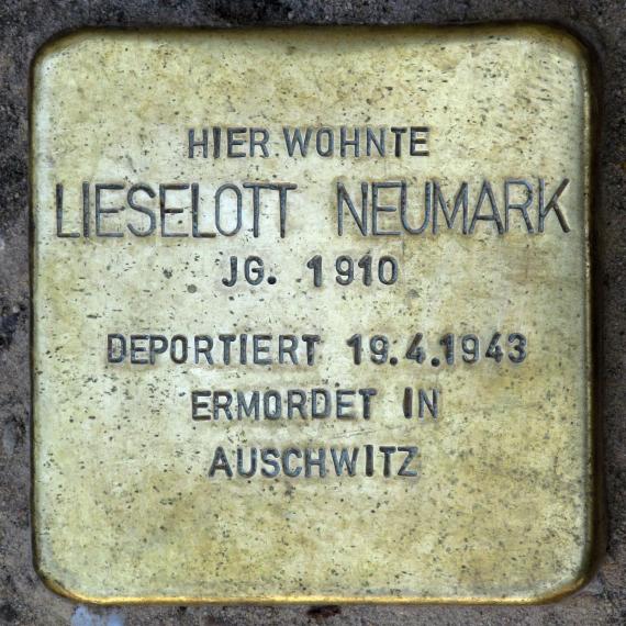 Stolperstein.Mitte.Brunnenstraße 40.Lieselott Neumark.5096