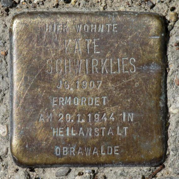 Stolperstein.Mitte.Legiendamm 22.Käte Schwirklies.2143