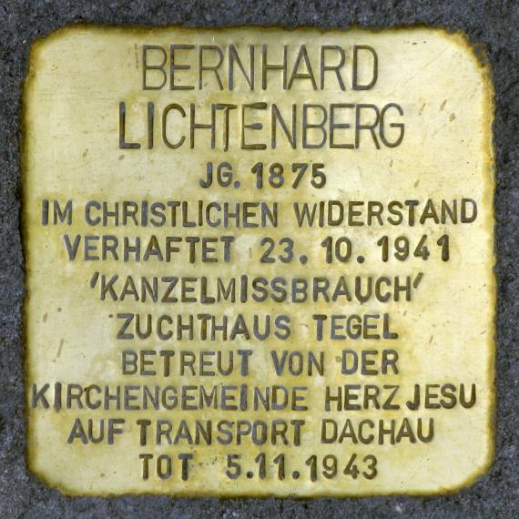 Stolperstein.Tegel.Medebacher Weg 15.Bernhard Lichtenberg.7384
