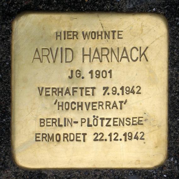 Stolperstein.Tiergarten.Genthiner Straße 14.Arvid Harnack.0253