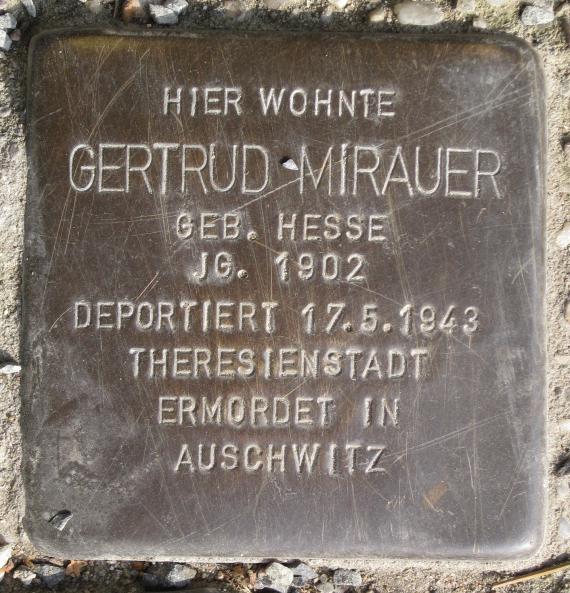 Stolperstein Janitzkystr 37 Gertrud Mirauer