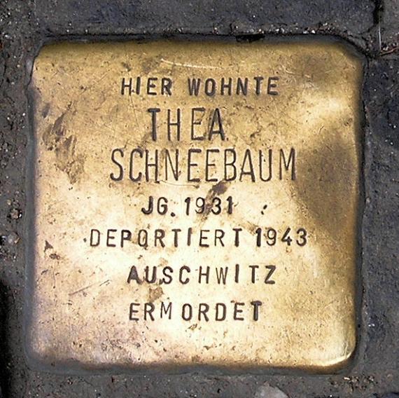 Stumbling Stone Rosenthaler Str 40 41 (center) Thea Schneebaum