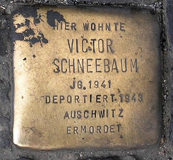Stumbling Stone Rosenthaler Str 40 41 (center) Victor Schneebaum