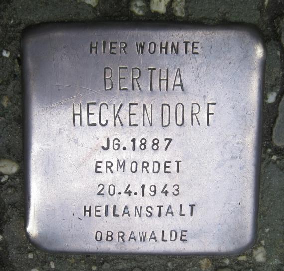 Stolperstein Zermatter Straße 16 Bertha Heckendorf