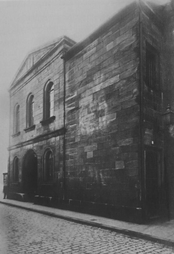 No longer existing entrance porch[4] of the synagogue around 1910