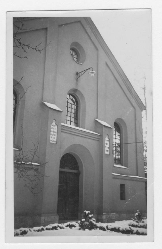 Front view of the synagogue from the north. Winter 1935/36.